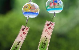 夏の風物詩(ふうぶつし)「風鈴(ふうりん)」
